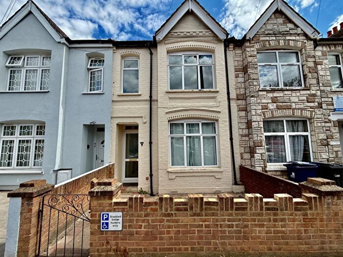 3 Bedroom Terraced House For Sale In Townsend Road, Southall, UB1