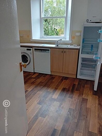 3 Bedroom Flat To Rent In Chestnut Row, Aberdeen, AB25