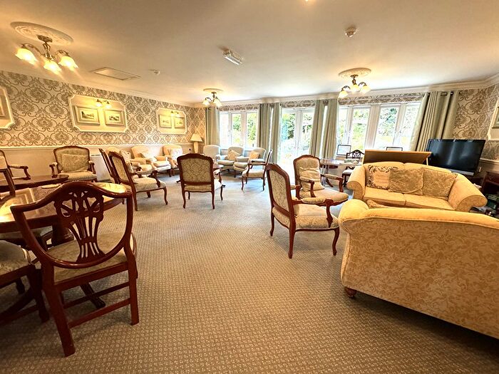 1 Bedroom Flat For Sale In Havant Road, Cosham, Portsmouth, PO6