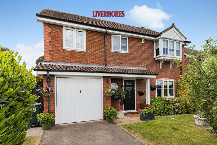 4 Bedroom Detached House For Sale In Martin Road, Dartford, DA2
