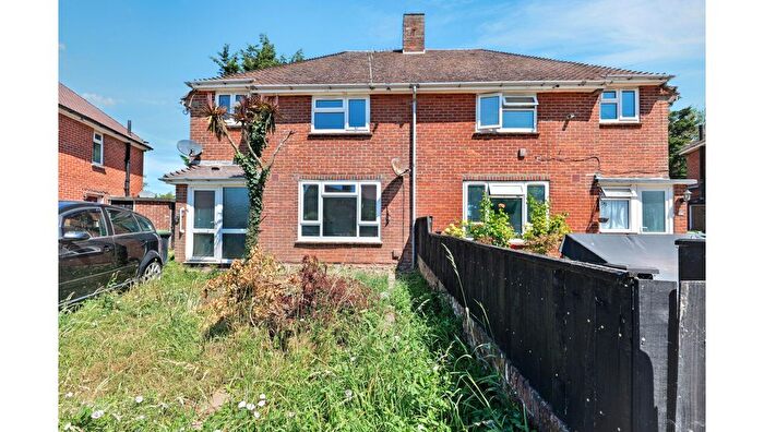 2 Bedroom Flat For Sale In Flat A Edward Road, Christchurch, Dorset, BH23