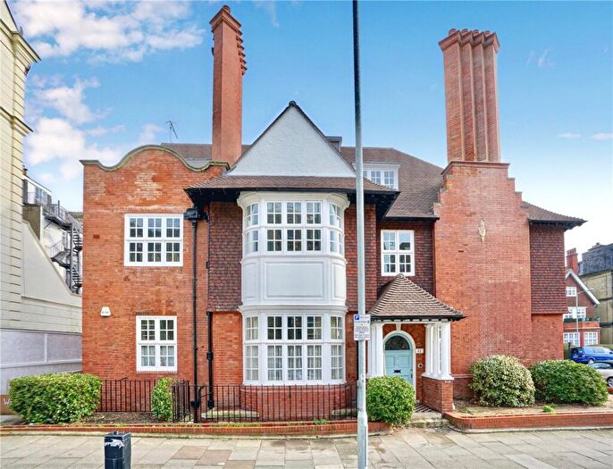 2 Bedroom Apartment To Rent In Grand Avenue, Hove, East Sussex, BN3