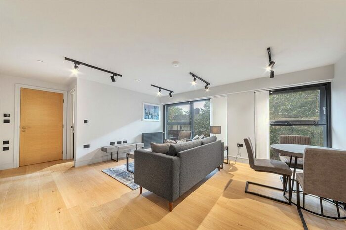 1 Bedroom Flat To Rent In Tower Bridge Road, London, SE1