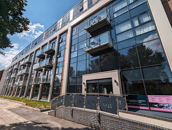 2 Bedroom Apartment For Sale In Queens Dock Avenue, Hull, HU1