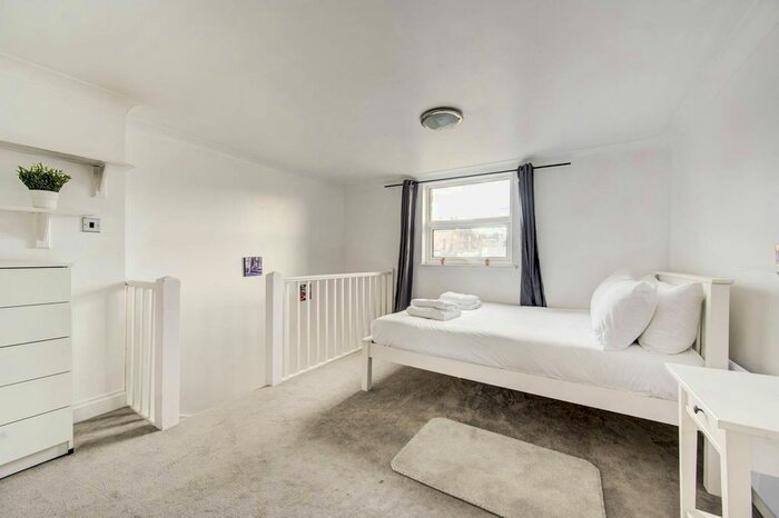 1 Bedroom Flat To Rent In Hogarth Road, Earls Court, London, SW5