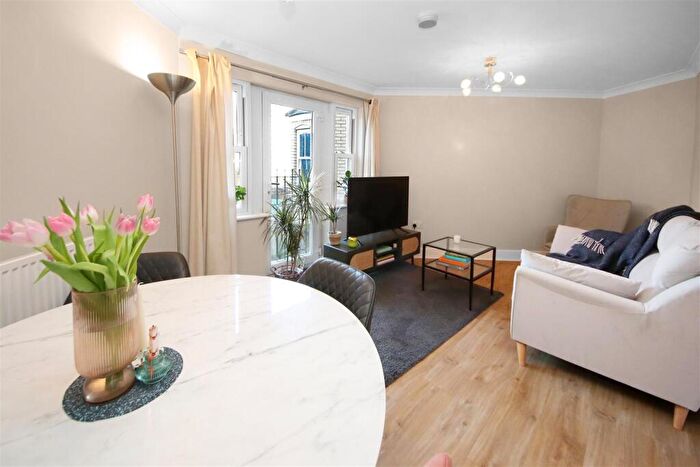 2 Bedroom Flat For Sale In St. Matthews Gardens, Cambridge, CB1