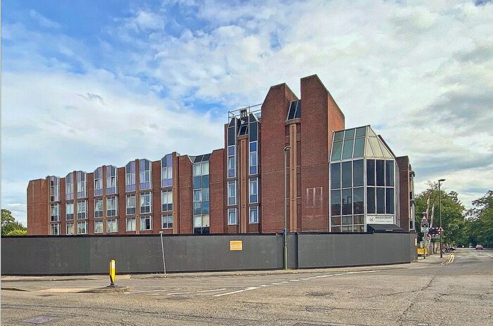 1 Bedroom Flat To Rent In High Street, Camberley, GU15