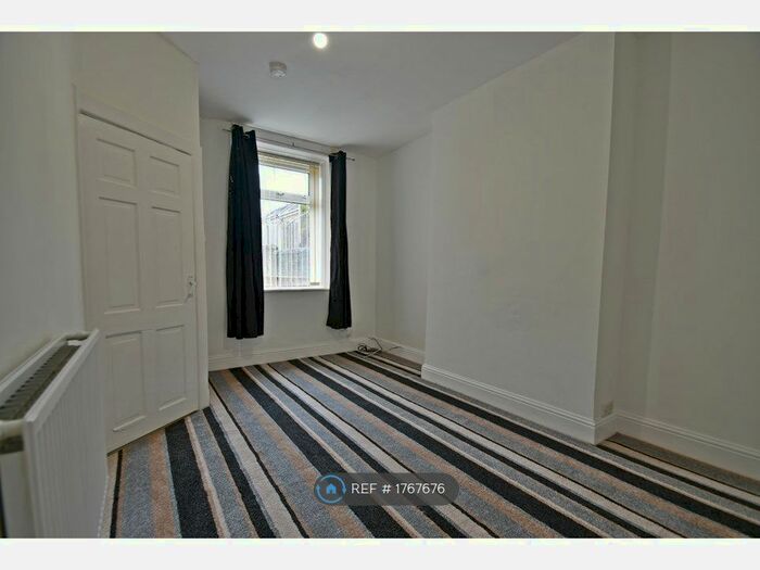 2 Bedroom End Of Terrace House To Rent In Grove Street South, Halifax, HX1