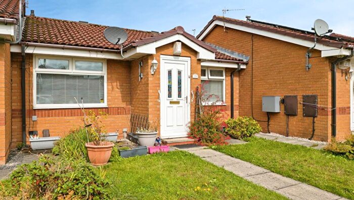 2 Bedroom Bungalow For Sale In Kingsway Close, Oldham, OL8