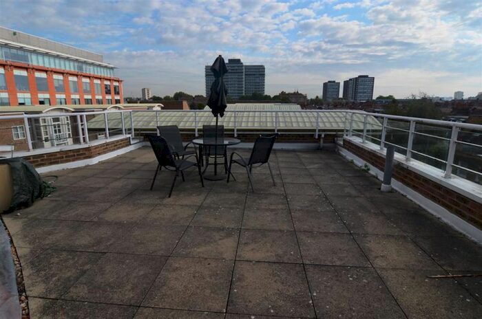 2 Bedroom Flat For Sale In Manbre Road, London, W6