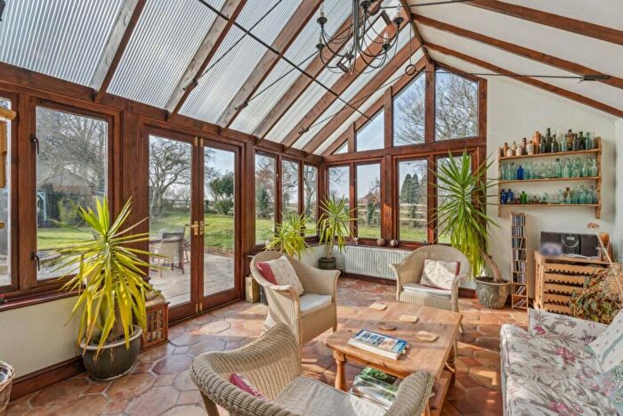 4 Bedroom Detached House For Sale In Thame Road, Longwick, HP27
