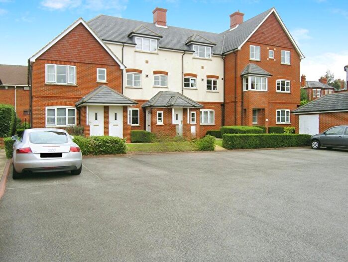 2 Bedroom Maisonette For Sale In Norton Road, Wokingham, RG40