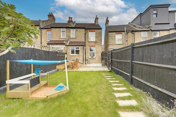 2 Bedroom End Of Terrace House For Sale In Levendale Road, Forest Hill, London, SE23