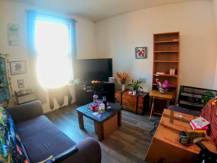 2 Bedroom Flat To Rent In Grenville Road, Plymouth *Zero Deposit Guarantee Available*, PL4