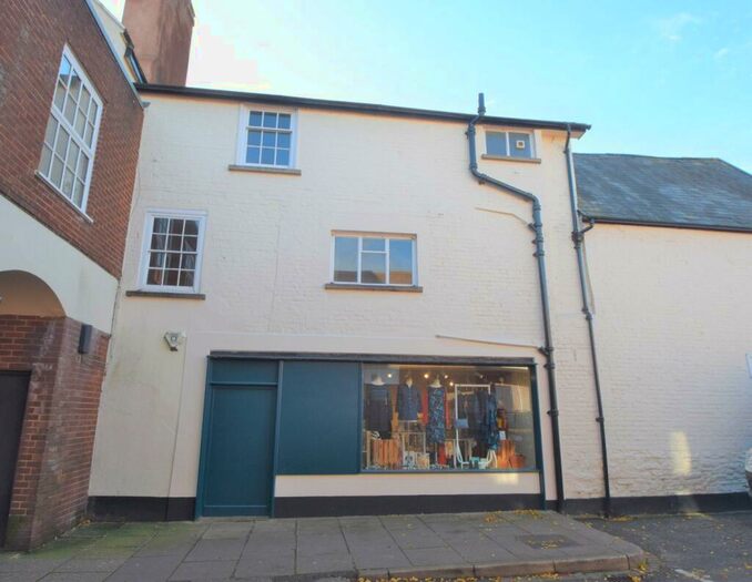 2 Bedroom Flat To Rent In Bampton Street, Tiverton, Devon, EX16