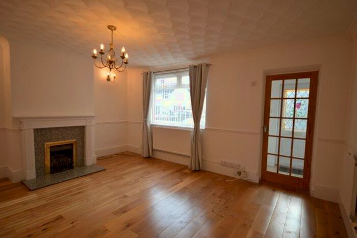 3 Bedroom Property To Rent In New Road, Cambridge, CB22