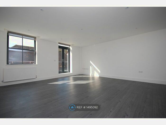 2 Bedroom Flat To Rent In Castle Street, Canterbury, CT1