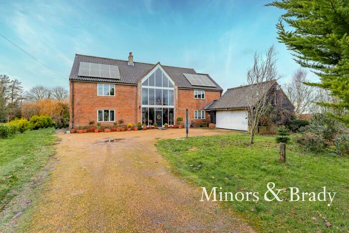 4 Bedroom Detached House For Sale In Reymerston, Norwich, NR9