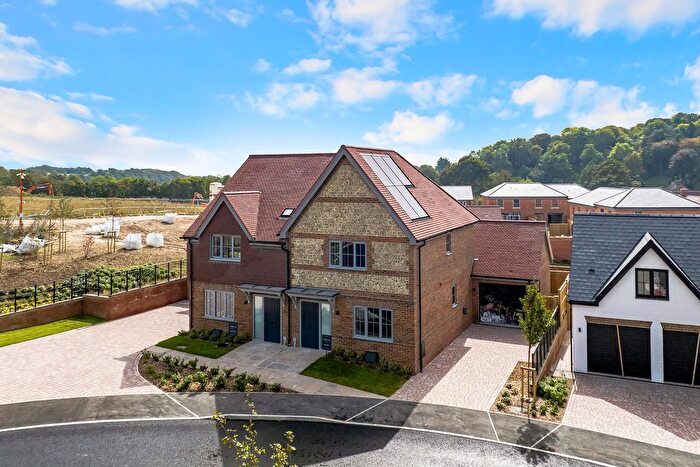 3 Bedroom Semi-Detached House To Rent In Allingham Place, Brighton, BN2