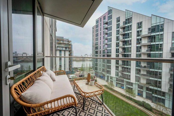 2 Bedroom Flat To Rent In Eastfields Avenue, East Putney, London, SW18