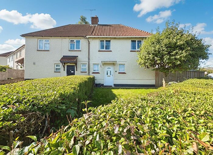 3 Bedroom Semi Detached House For Sale In Wessex Road, Salisbury, SP1