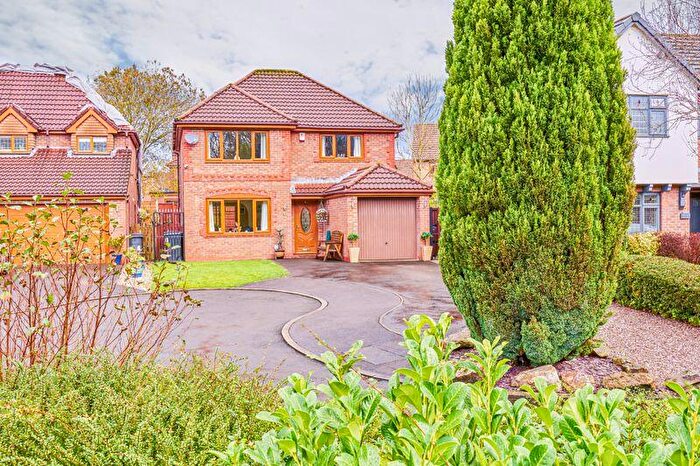 4 Bedroom Detached House For Sale In Alligin Close Chadderton, Oldham, OL9