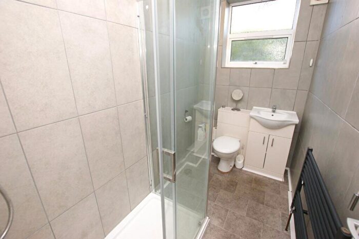 2 Bedroom Maisonette For Sale In Kirkway, Broadstone, Dorset, BH18 - Photo 4