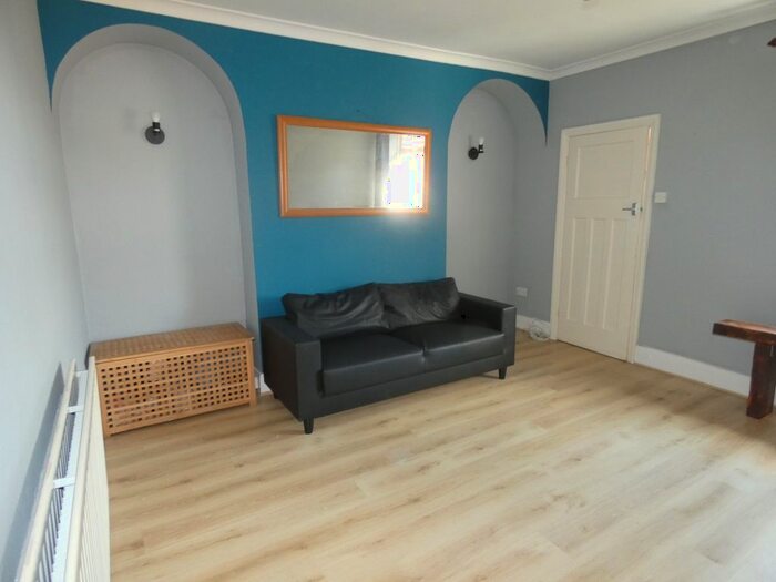 3 Bedroom Flat To Rent In Sackville Road, Newcastle Upon Tyne, NE6