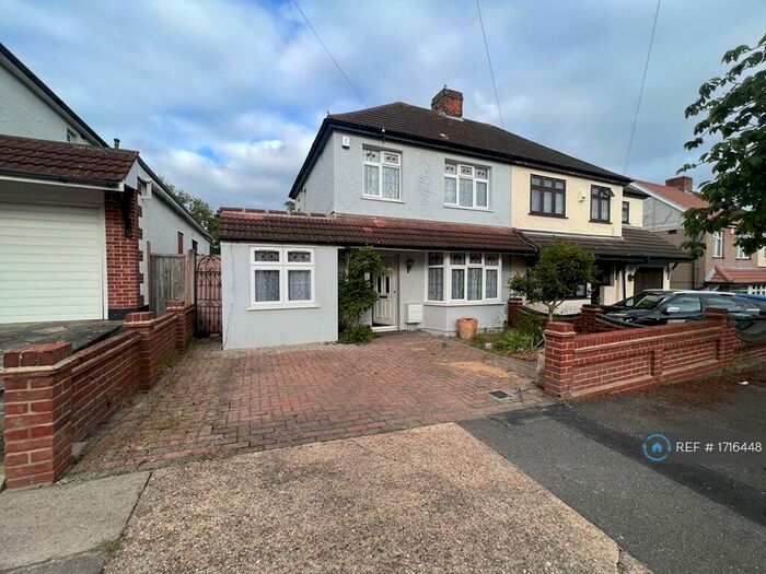 4 Bedroom Semi-Detached House To Rent In Woodstock Avenue, Romford, RM3