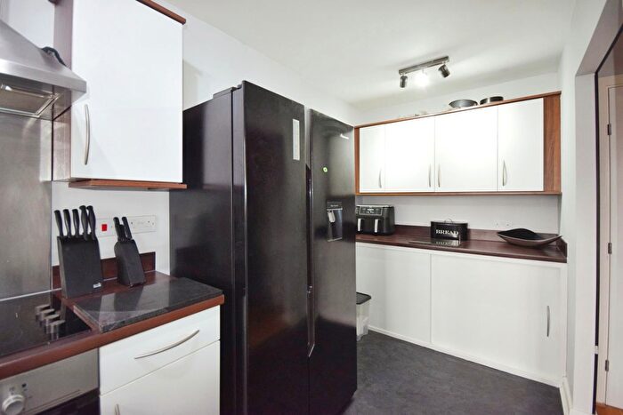 2 Bedroom Flat For Sale In Canal Close, Louth, LN11