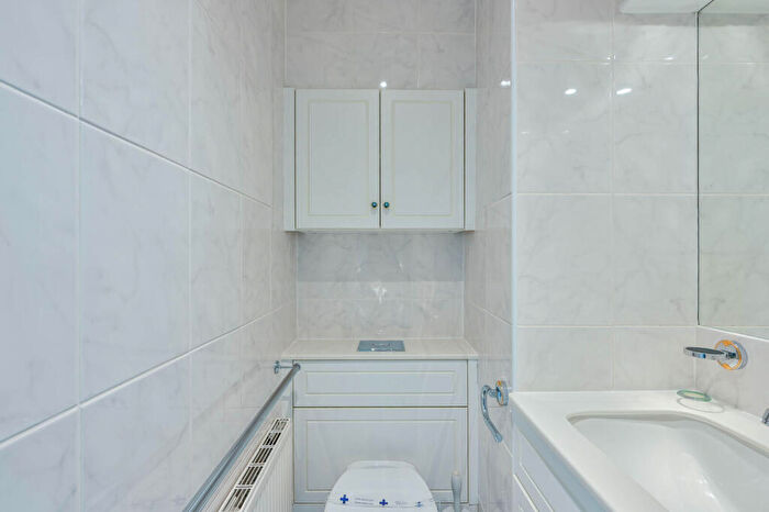 2 Bedroom End Of Terrace House For Sale In Sydenham Road, Guildford, GU1
