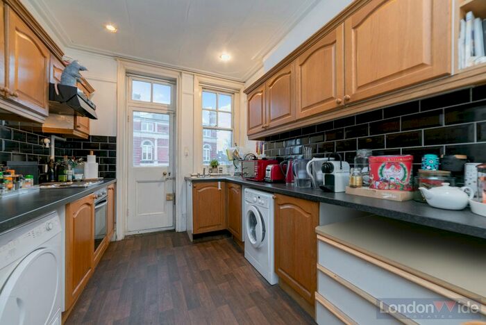 3 Bedroom Flat To Rent In Huguenot Mansions, Huguenot Place, London, SW18