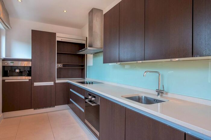 2 Bedroom Flat To Rent In Upper Richmond Road, Putney, London, SW15