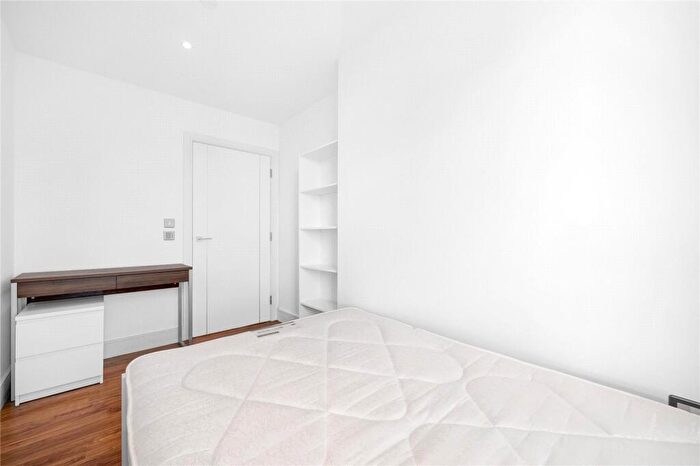 3 Bedroom Apartment To Rent In Alie Street, E1