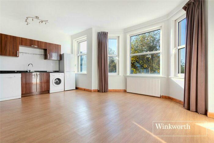 2 Bedroom Apartment To Rent In Dollis Park, Finchley, London, N3
