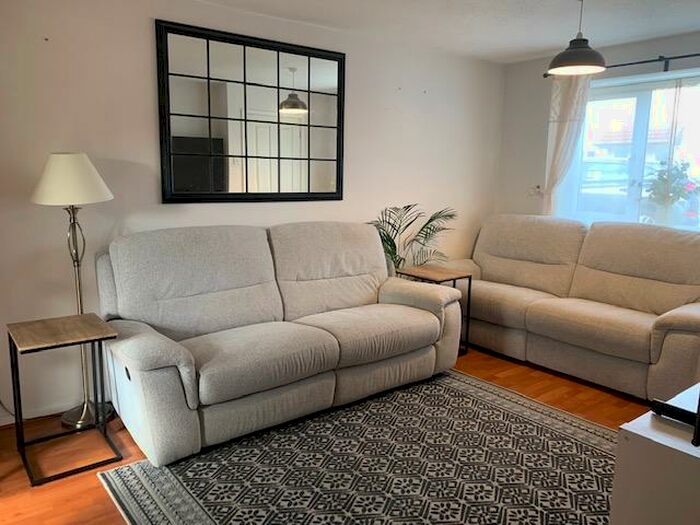 2 Bedroom House To Rent In Oakridge, Thornhill, Cardiff, CF14