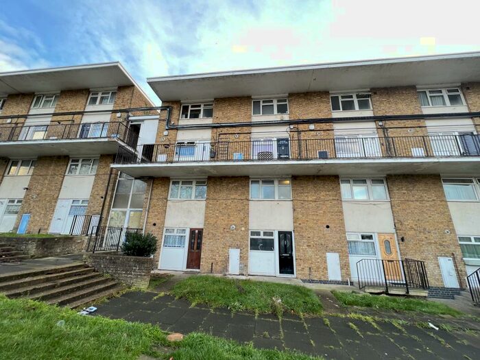 2 Bedroom Maisonette To Rent In Fold Croft, Harlow, CM20