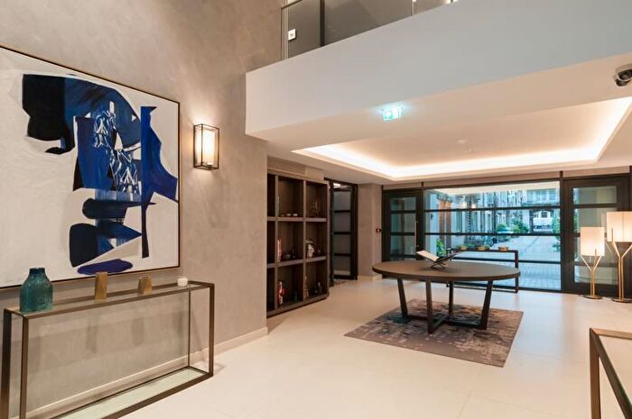 2 Bedroom Flat To Rent In Kensington Gardens Square, London, W2