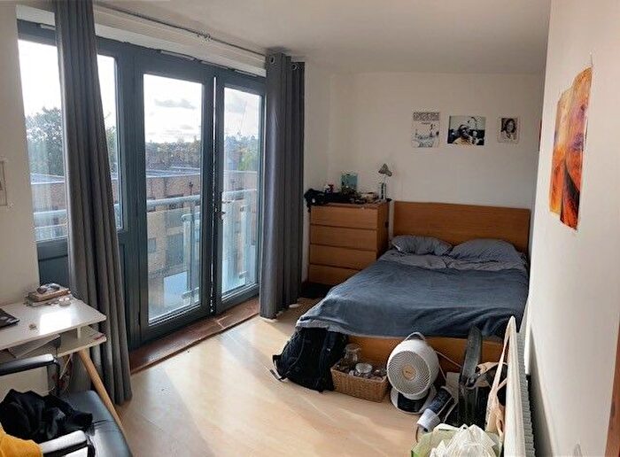 3 Bedroom Flat To Rent In Wedmore Street, Holloway, Islington, North London, N19