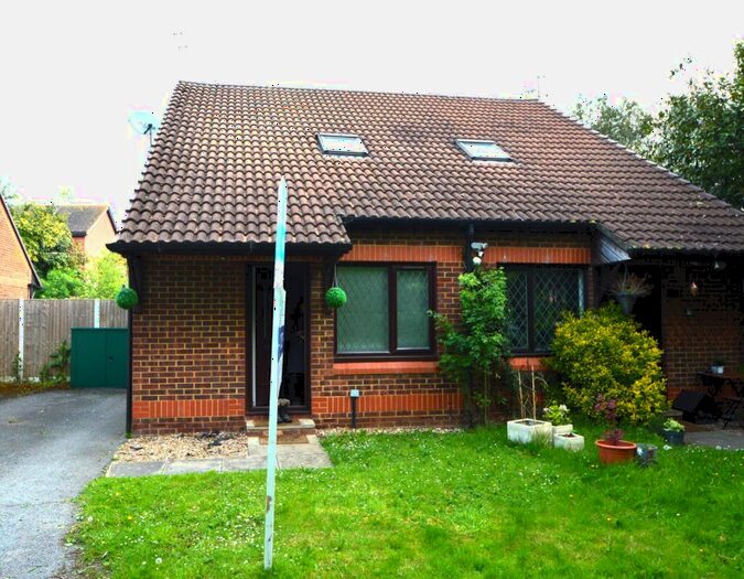 1 Bedroom End Of Terrace House To Rent In Cobb Close, Datchet, Berkshire, SL3