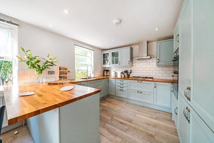 3 Bedroom Flat For Sale In Orville Road, Battersea, London, SW11