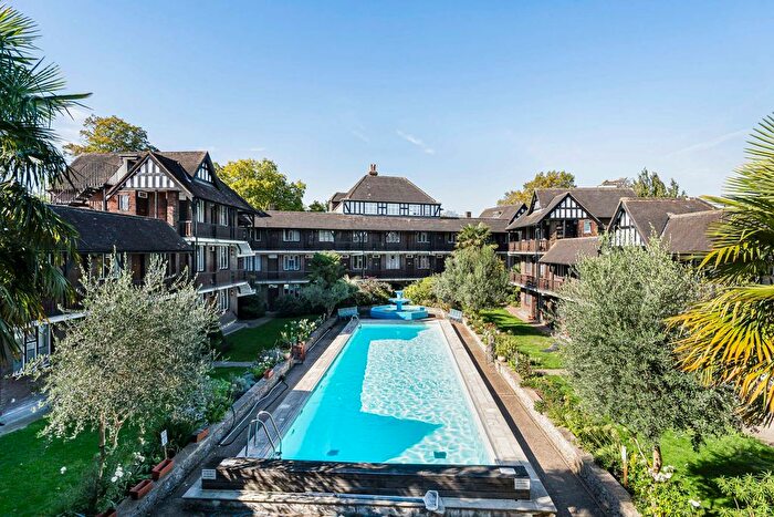 Studio For Sale In Tudor Close, Brixton Hill, London, SW2