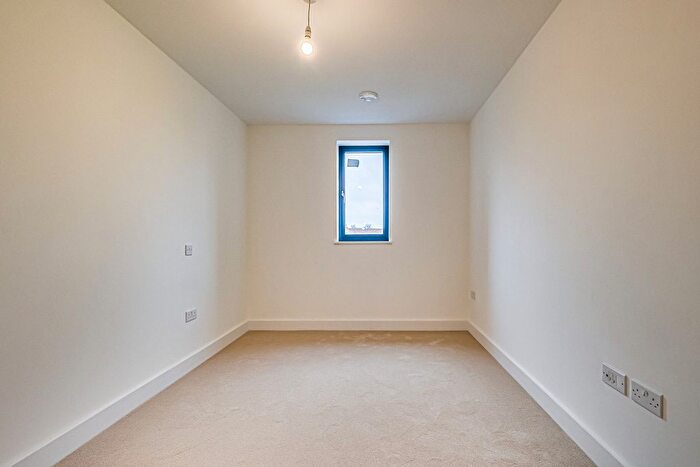 2 Bedroom Flat For Sale In High Street, Rayleigh, SS6