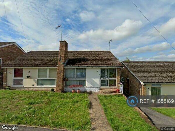 2 Bedroom Bungalow To Rent In Valley Fields Crescent, Enfield, EN2