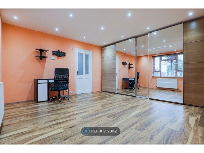 2 Bedroom Flat To Rent In Charlton Road, London, SE7