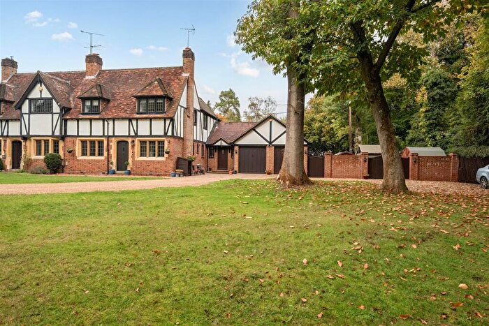 4 Bedroom Semi-Detached House For Sale In Church Road, Reading, RG7