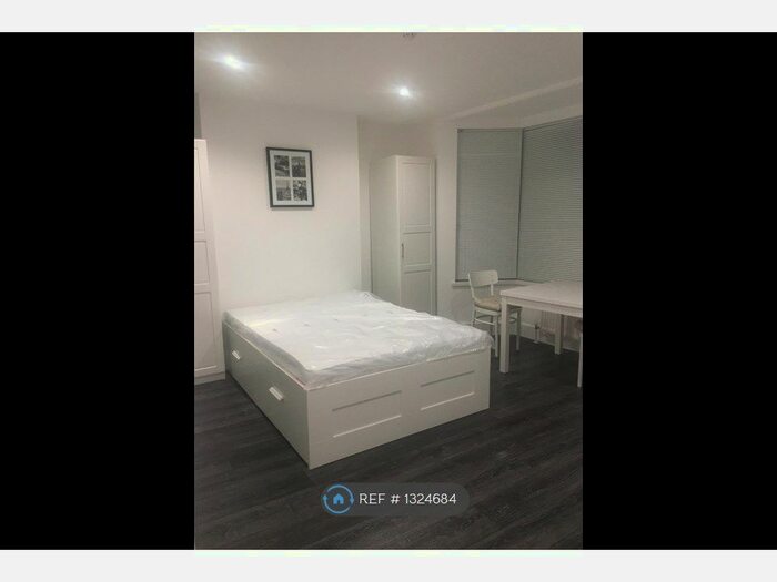 Studio To Rent In Limesdale Gardens, Edgware HA8