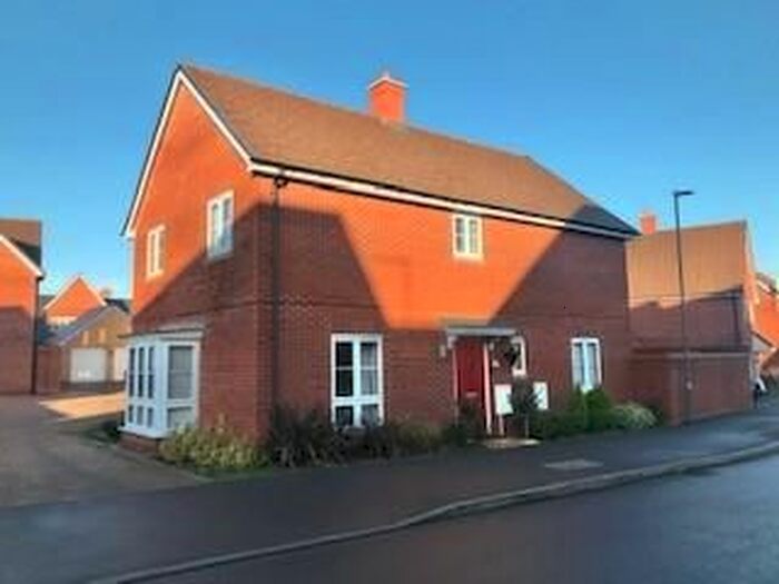 4 Bedroom Detached House To Rent In D'arcy Close, Aylesbury HP18