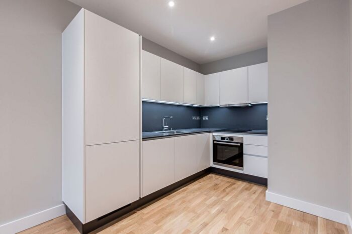 1 Bedroom Flat To Rent In Baker Street, Enfield, EN1