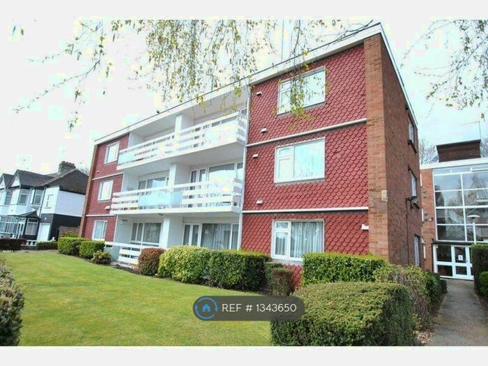 2 Bedroom Flat To Rent In Royston Gardens, Ilford, IG1